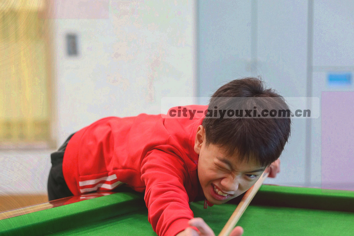 手机与平板上的会员中心抽象界面，五个步骤编号依次排列